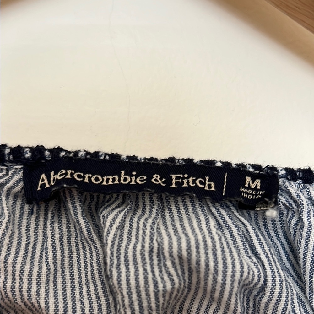 Abercrombie & Fitch Embroidered Blue Women's Top - Picture 7 of 10